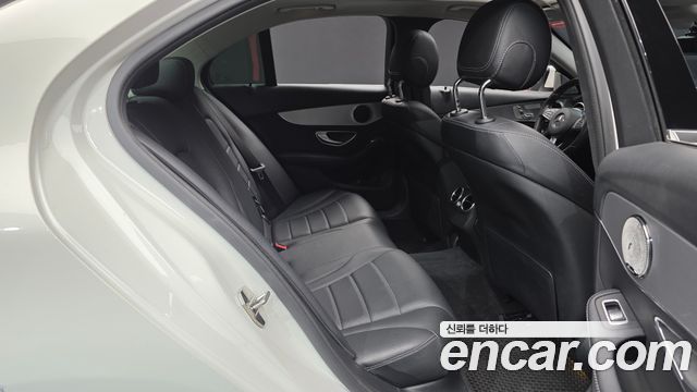 Mercedes-Benz C-Class 2016 — photo 12