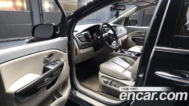 Kia Canival 2016 — photo 10