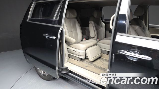 Kia Canival 2016 — photo 12