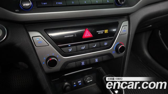 Hyundai AVANTE 2018 — photo 21