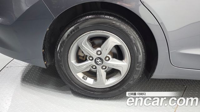 Hyundai AVANTE 2018 — photo 7