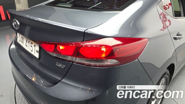 Hyundai AVANTE 2018 — photo 9