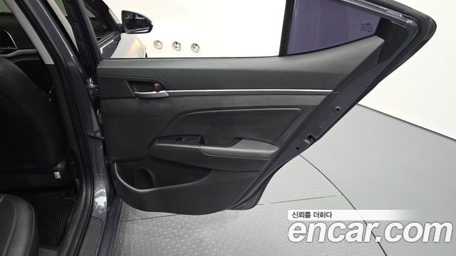 Hyundai AVANTE 2018 — photo 15