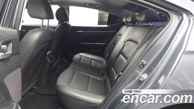 Hyundai AVANTE 2018 — photo 16