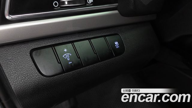 Hyundai AVANTE 2018 — photo 28