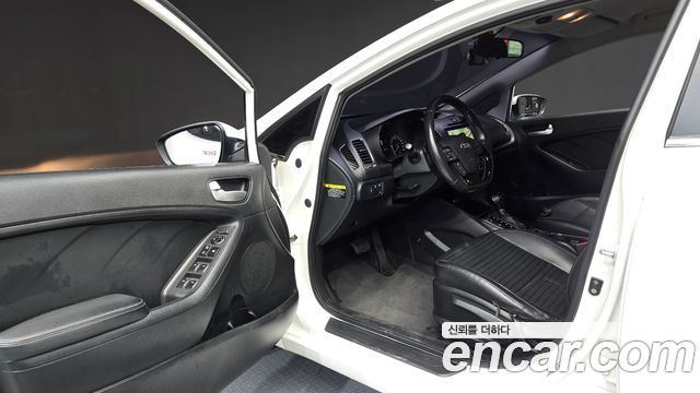 Kia K3 2017 — photo 10
