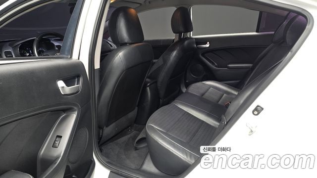 Kia K3 2017 — photo 11