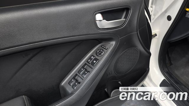 Kia K3 2017 — photo 13
