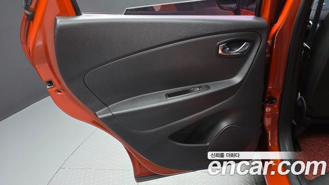 Renault Korea QM3 2017 — photo 15