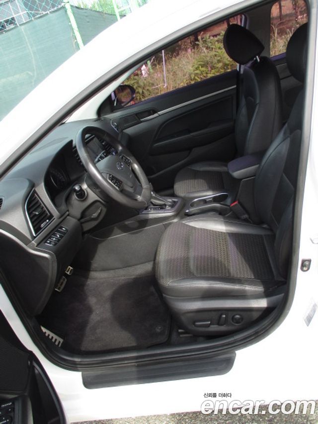 Hyundai AVANTE 2016 — photo 7