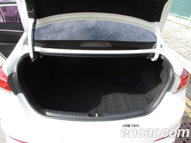 Hyundai AVANTE 2016 — photo 10