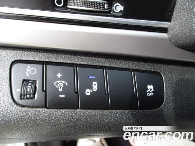 Hyundai AVANTE 2016 — photo 17