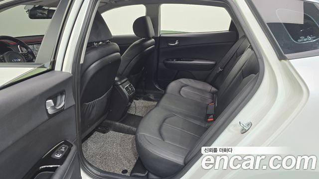 Kia K5 2016 — photo 17