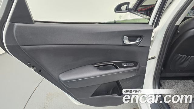 Kia K5 2016 — photo 15