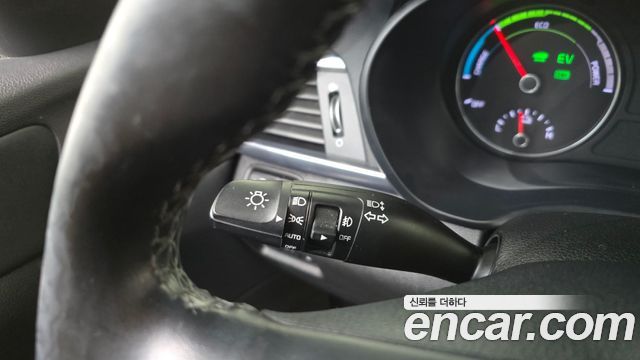 Kia K5 2016 — photo 31
