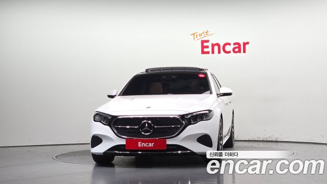 Mercedes-Benz E-Class 2025 — photo 3