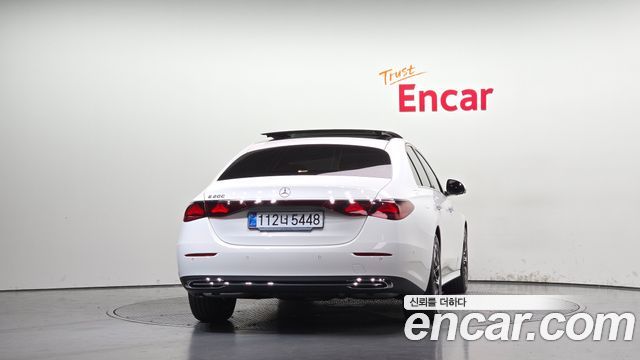 Mercedes-Benz E-Class 2025 — photo 4