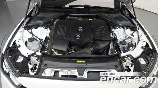Mercedes-Benz E-Class 2025 — photo 6
