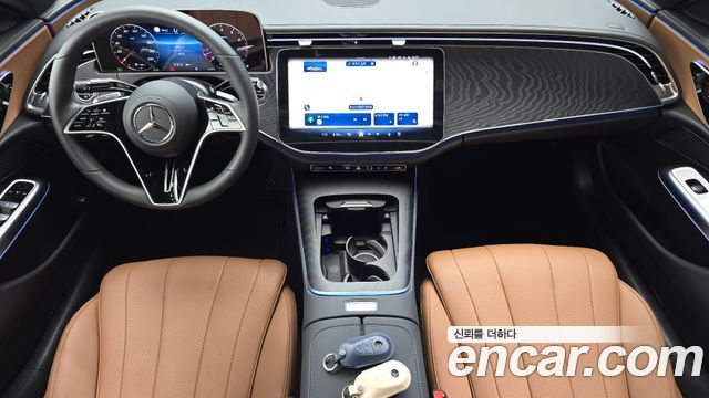 Mercedes-Benz E-Class 2025 — photo 10
