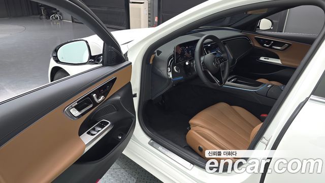 Mercedes-Benz E-Class 2025 — photo 13