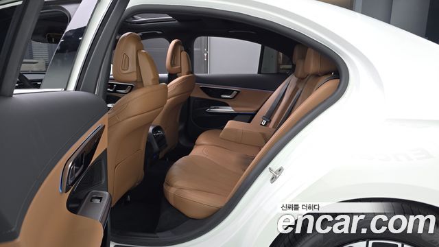 Mercedes-Benz E-Class 2025 — photo 17