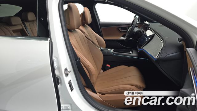 Mercedes-Benz E-Class 2025 — photo 18