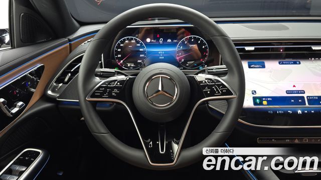 Mercedes-Benz E-Class 2025 — photo 19