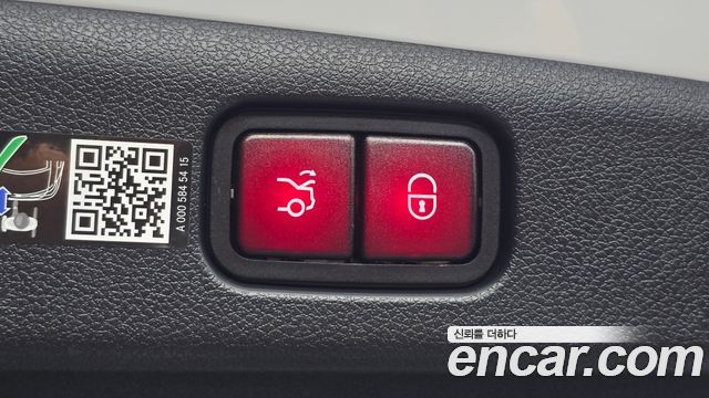 Mercedes-Benz E-Class 2025 — photo 25