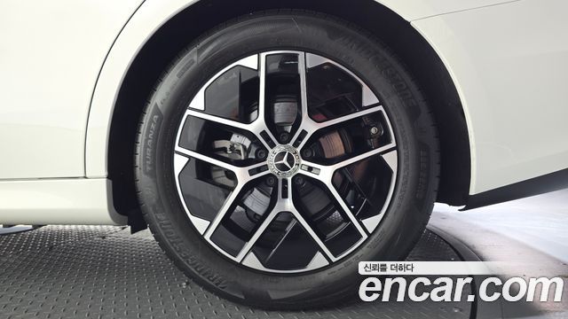 Mercedes-Benz E-Class 2025 — photo 7