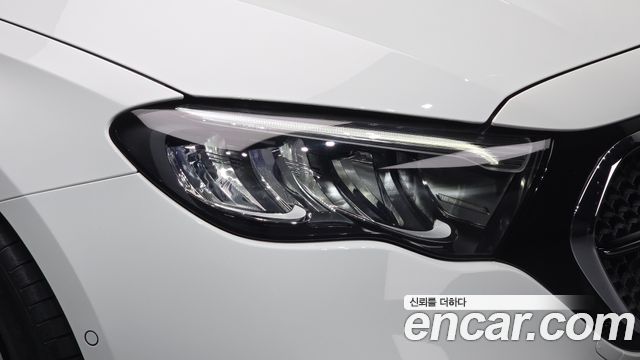 Mercedes-Benz E-Class 2025 — photo 8