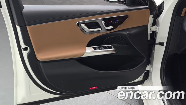 Mercedes-Benz E-Class 2025 — photo 14