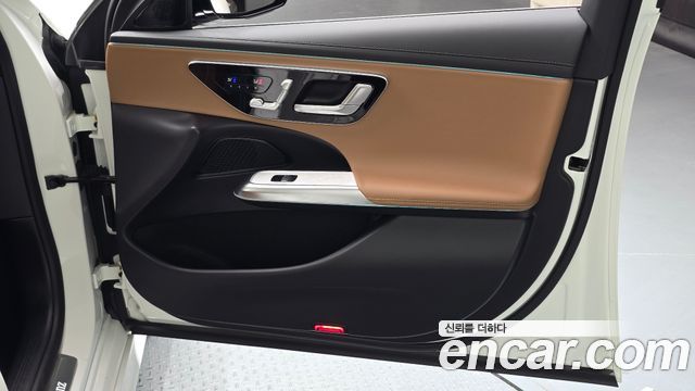 Mercedes-Benz E-Class 2025 — photo 15