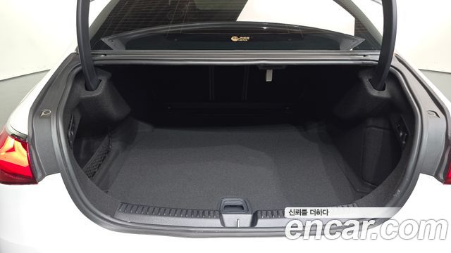 Mercedes-Benz E-Class 2025 — photo 27