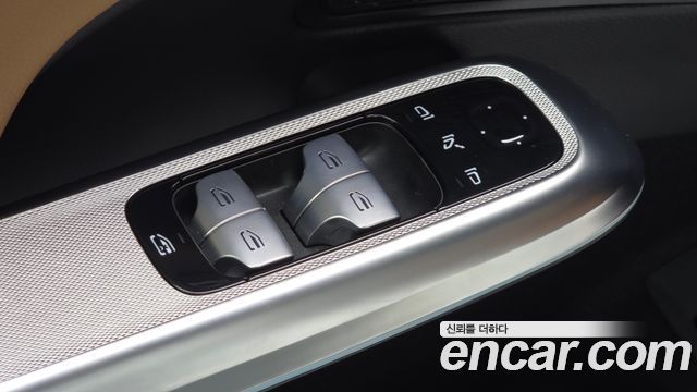 Mercedes-Benz E-Class 2025 — photo 30