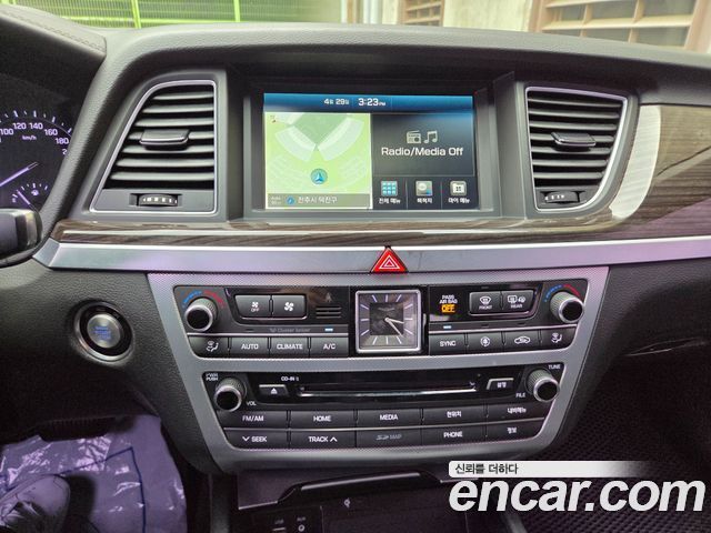 Genesis G80 2018 — photo 15