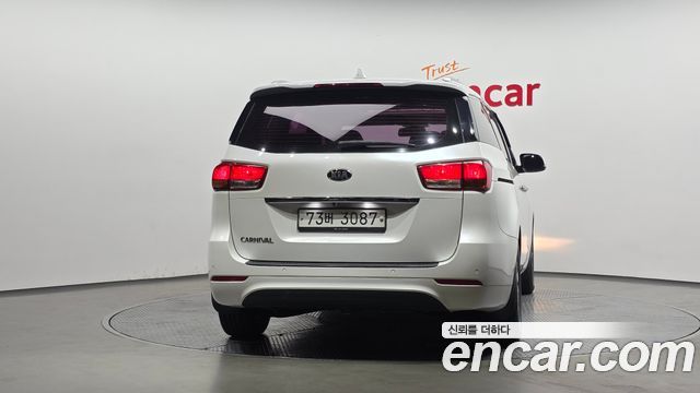 Kia Canival 2016 — photo 4