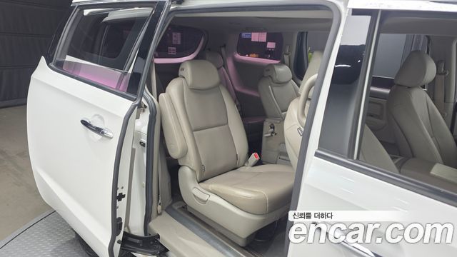 Kia Canival 2016 — photo 11