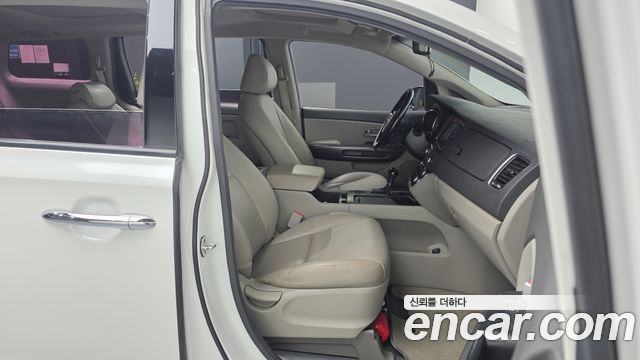 Kia Canival 2016 — photo 12