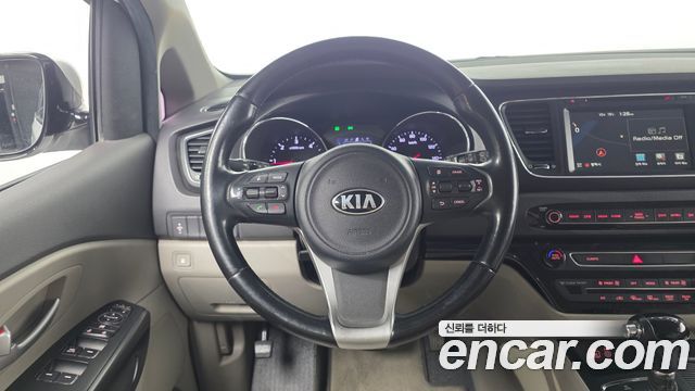 Kia Canival 2016 — photo 13