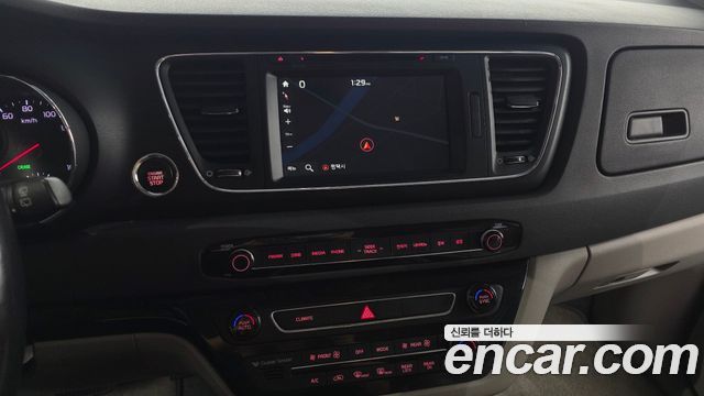 Kia Canival 2016 — photo 14