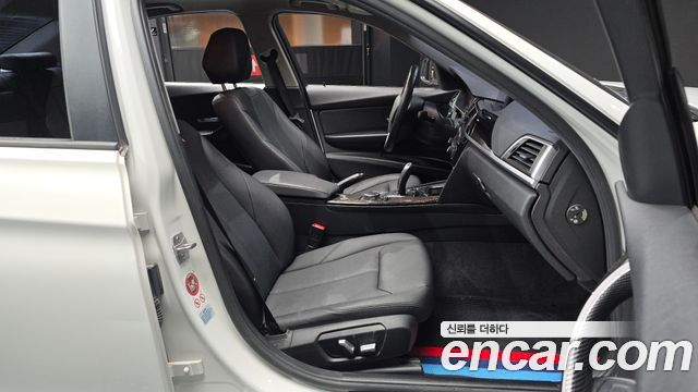 BMW 3-Series 2016 — photo 12