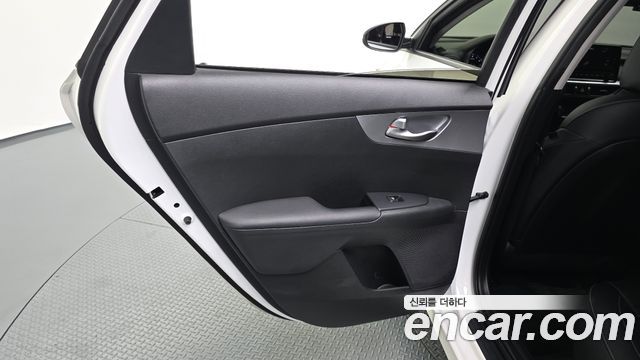 Kia K3 2022 — photo 15