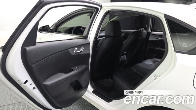 Kia K3 2022 — photo 16
