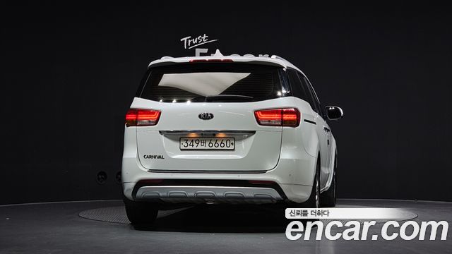 Kia Canival 2016 — photo 4