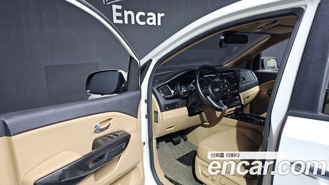 Kia Canival 2016 — photo 10