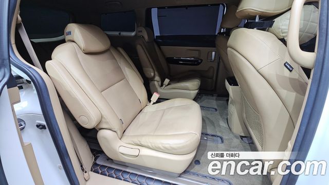 Kia Canival 2016 — photo 11