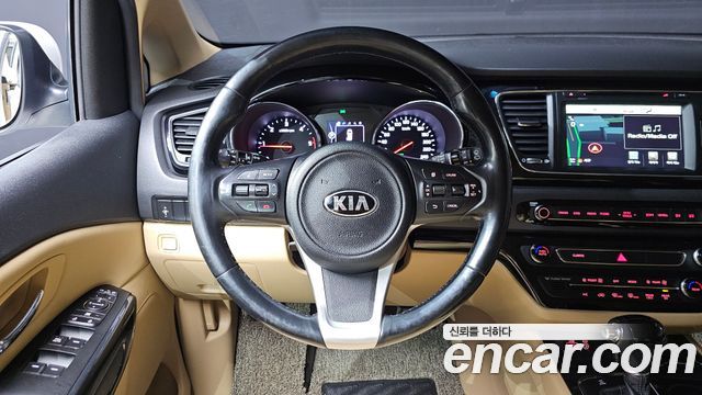 Kia Canival 2016 — photo 13