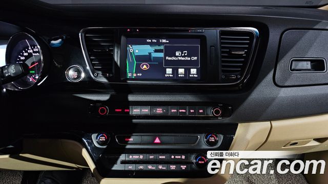 Kia Canival 2016 — photo 14