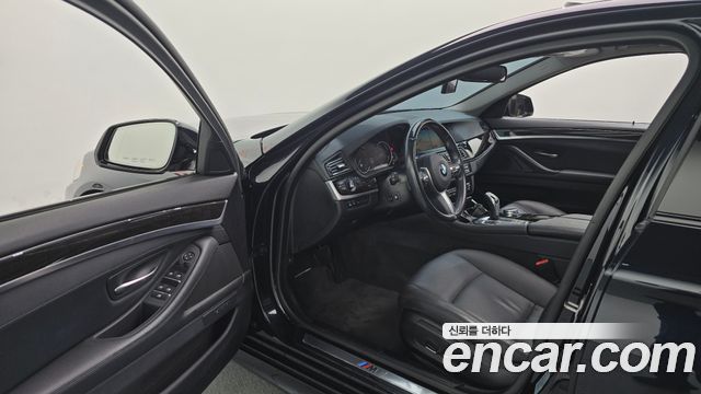 BMW 5-Series 2016 — photo 10