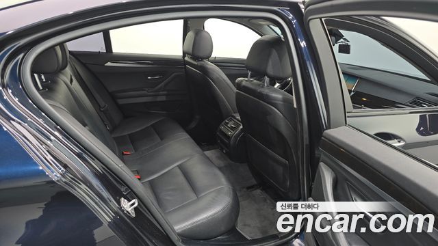 BMW 5-Series 2016 — photo 11